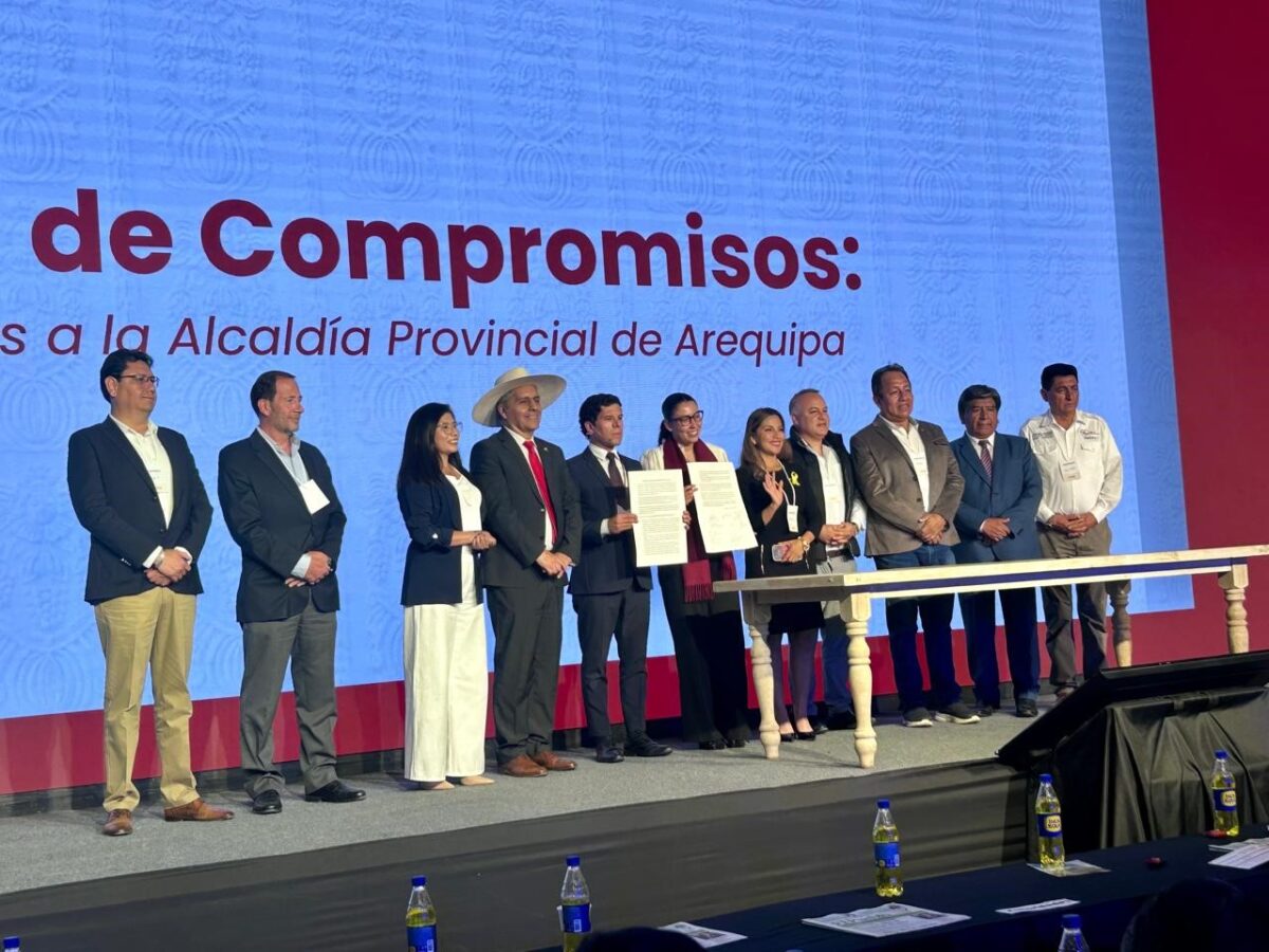 Nueve candidatos suscriben agenda para transformar la ciudad de Arequipa