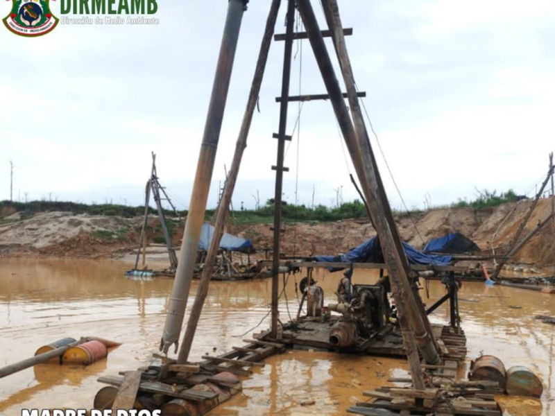 Minería ilegal pierde 24 balsas y 11 campamentos en Inambari